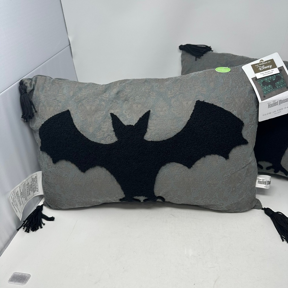 Hallmark Pillow Unisex OS Grey Disney Haunted Mansion Glow Bat Tassel HGN1504